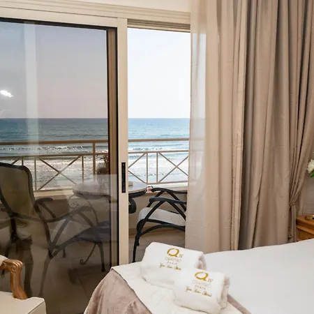 Quattro Beachfront Sea View Ap 4 Apartament *