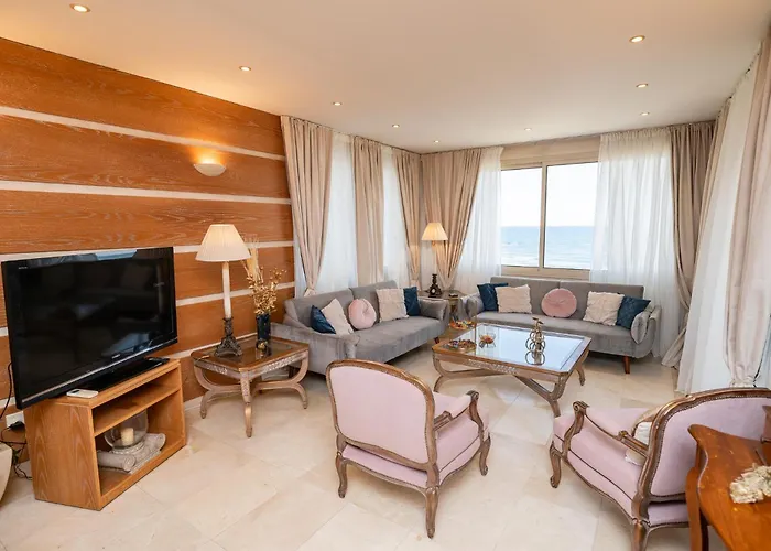 Quattro Beachfront Sea View Ap 4 Larnaca