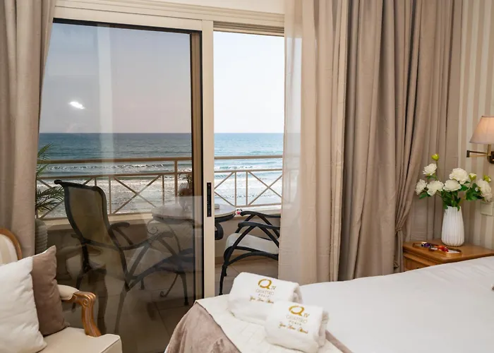 Quattro Beachfront Sea View Ap 4 Apartmán *