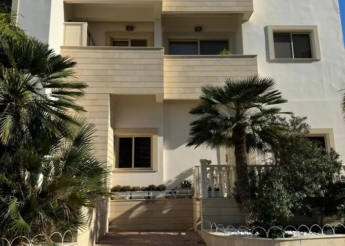 Quattro Beachfront Sea View Ap 4 *