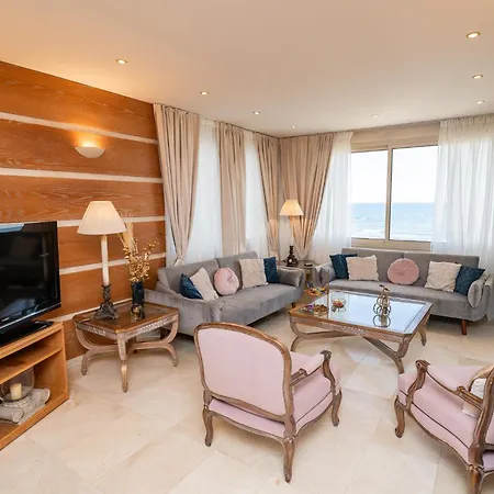 Quattro Beachfront Sea View Ap 4 라르나카