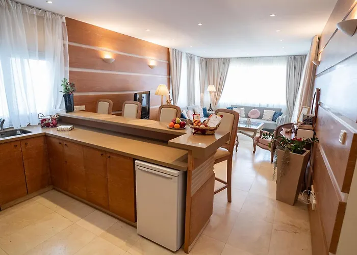 Quattro Beachfront Sea View Ap 4 *