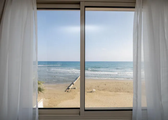 Quattro Beachfront Sea View Ap 4 Larnaca