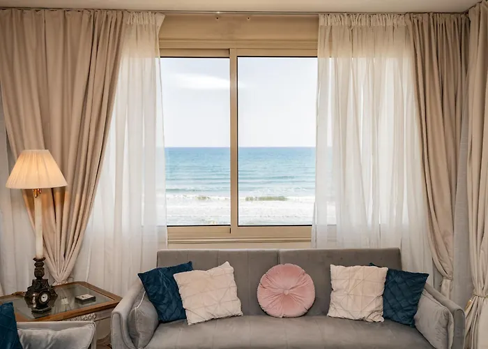 Quattro Beachfront Sea View Ap 4