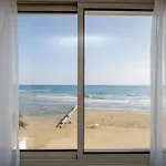 Quattro Beachfront Sea View Ap 4 Larnaca